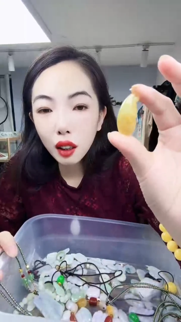 颈饰未镶嵌翡翠缅甸翡翠A货吊坠