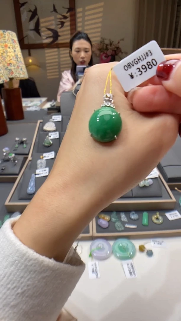 【闪购商品】翡翠颈饰18K金镶嵌蛋面