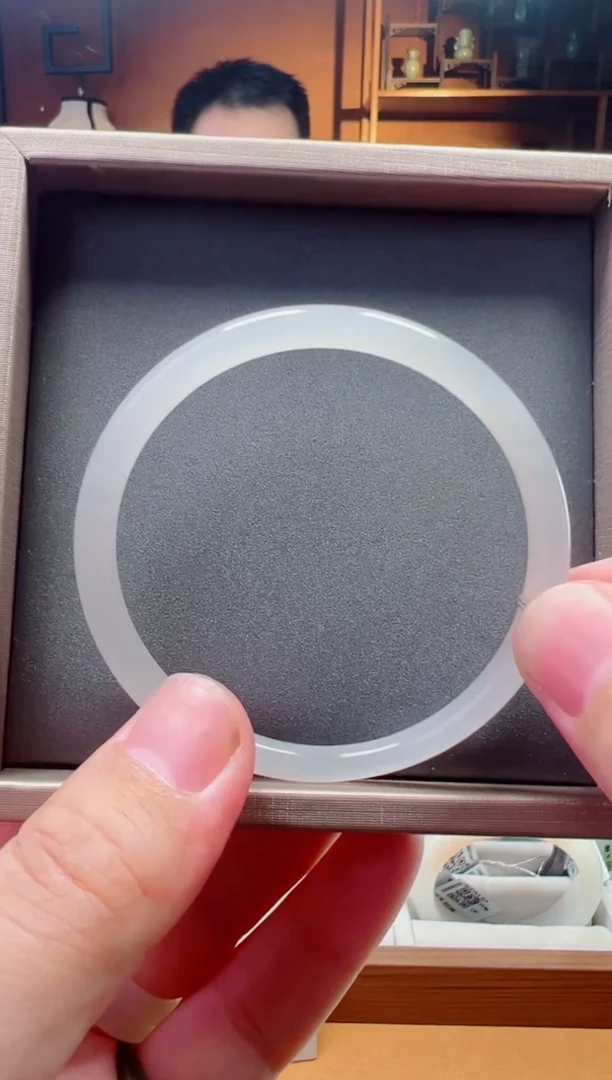 未镶嵌手镯和田玉冰底58叮当