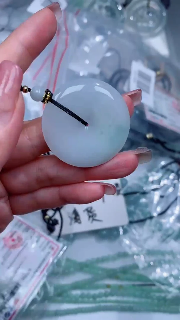 翡翠未镶嵌颈饰吊坠