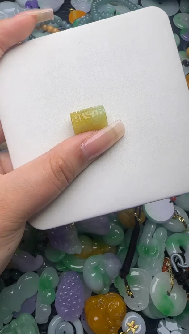 翡翠未镶嵌颈饰天然缅甸翡翠吊坠