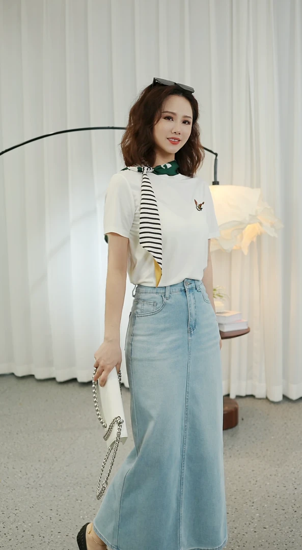 夏季必备冰凉丝滑重工刺绣蝴蝶图案极简百搭T恤女