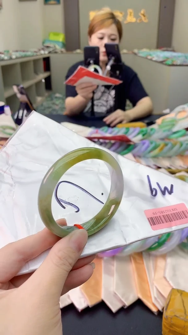 翡翠手镯未镶嵌1053213380