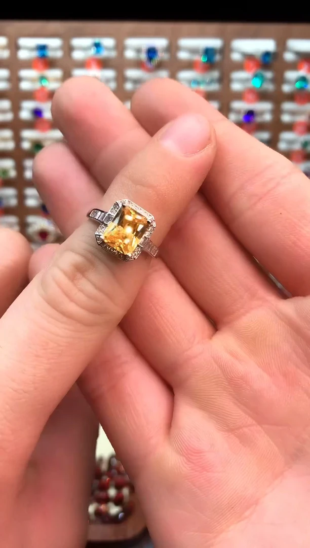 银S925镶嵌戒指黄晶......