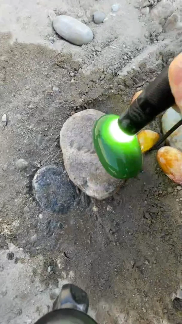 颈饰未镶嵌和田玉（糖玉）0022