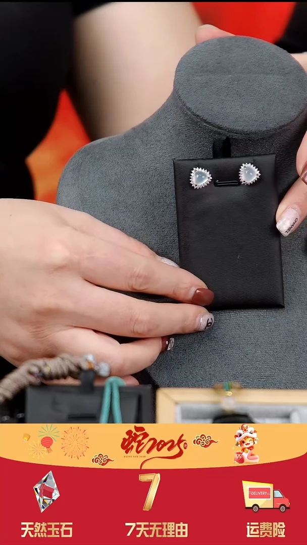 【闪购商品】岫玉耳钉银S925镶嵌心形高冰岫玉耳钉