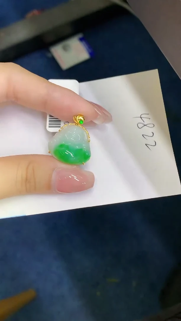 翡翠18K金镶嵌颈饰缅甸天然翡翠A货