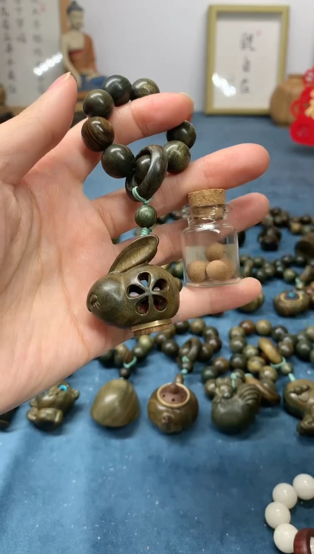 【闪购商品】维腊木（绿檀）把件兔子香囊 送1瓶香丸