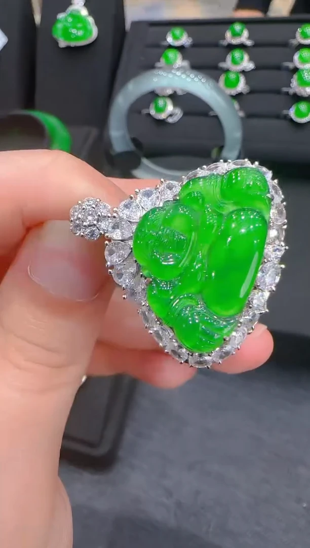 【闪购商品】翡翠吊坠(赠链)银S925镶嵌天然翡翠A货多样性发一件