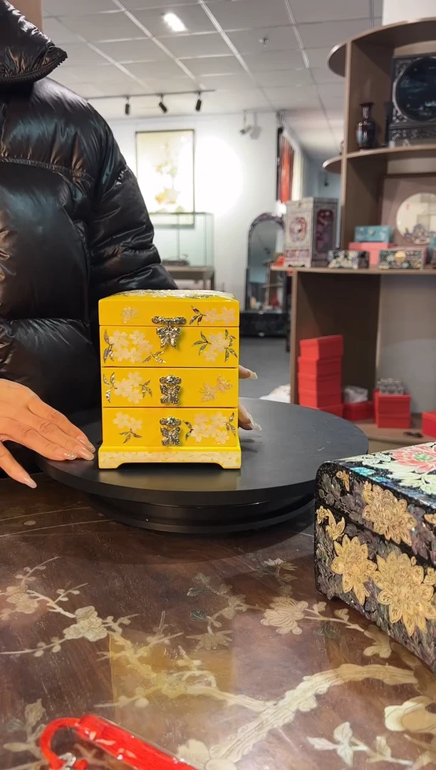 绒布底·弘贝雅螺钿漆器文化馆