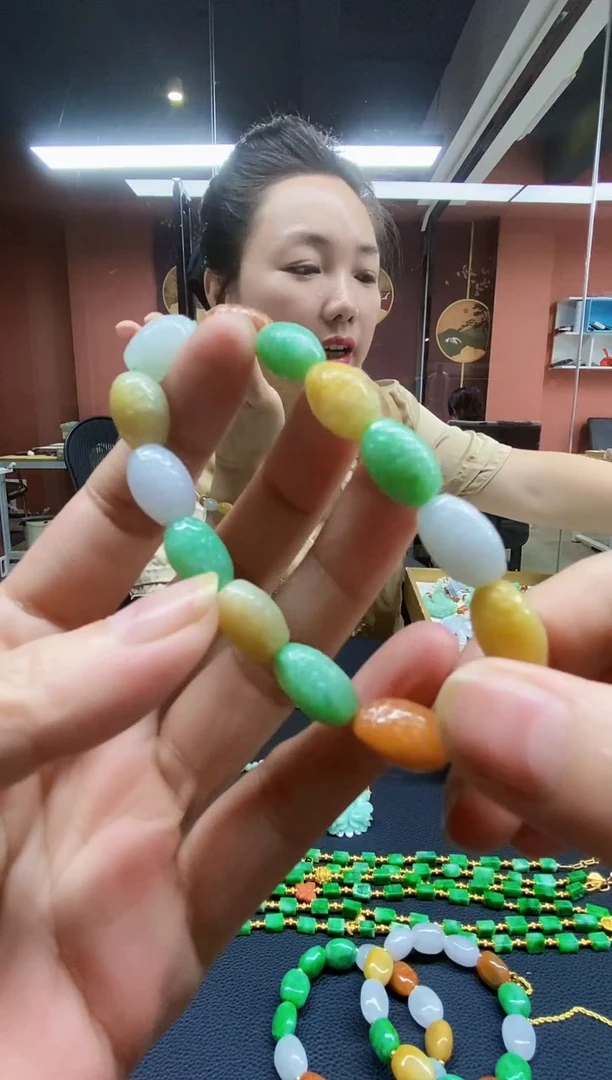 颈饰未镶嵌翡翠手串