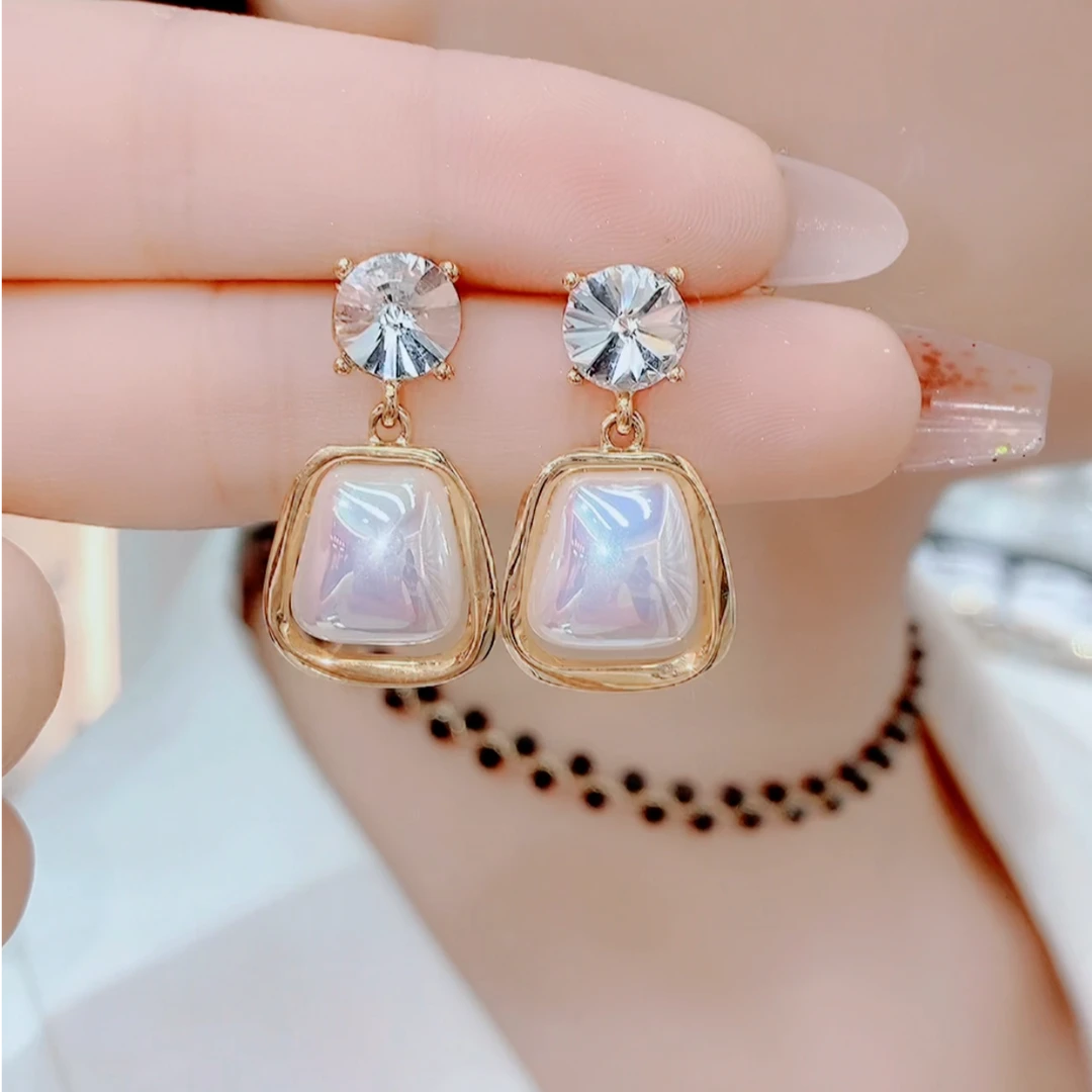 铜合金合成锆石耳饰 0145白色法式素款轻奢小众精致短款耳钉耳环