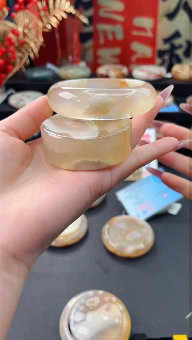 【闪购商品】石英质玉手镯未镶嵌赠送镯心（57圈口）无证书