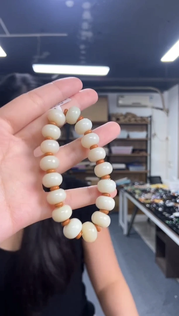 手串未镶嵌和田玉（白玉）多样性发其一颜色微差