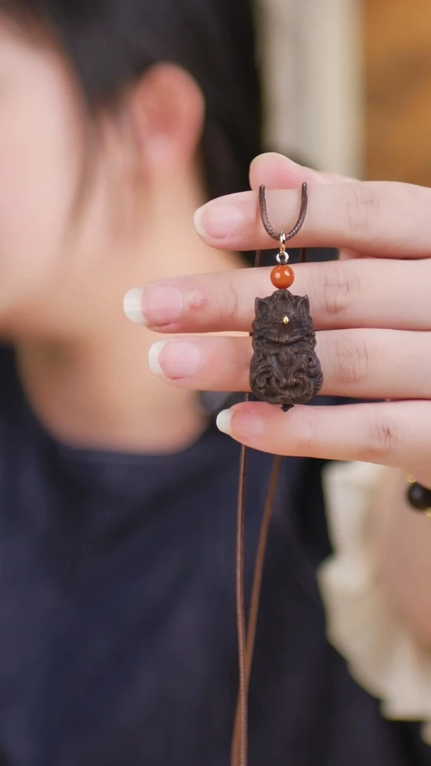 （白奇楠凤九吊坠）