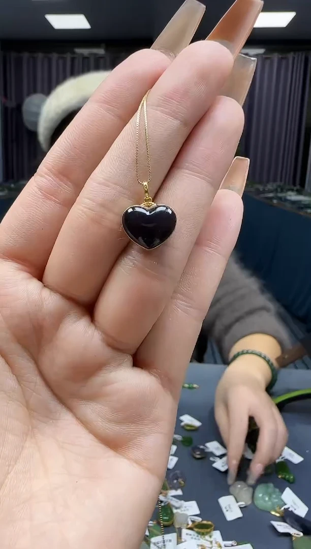 【闪购商品】和田玉挂件18K金镶嵌1