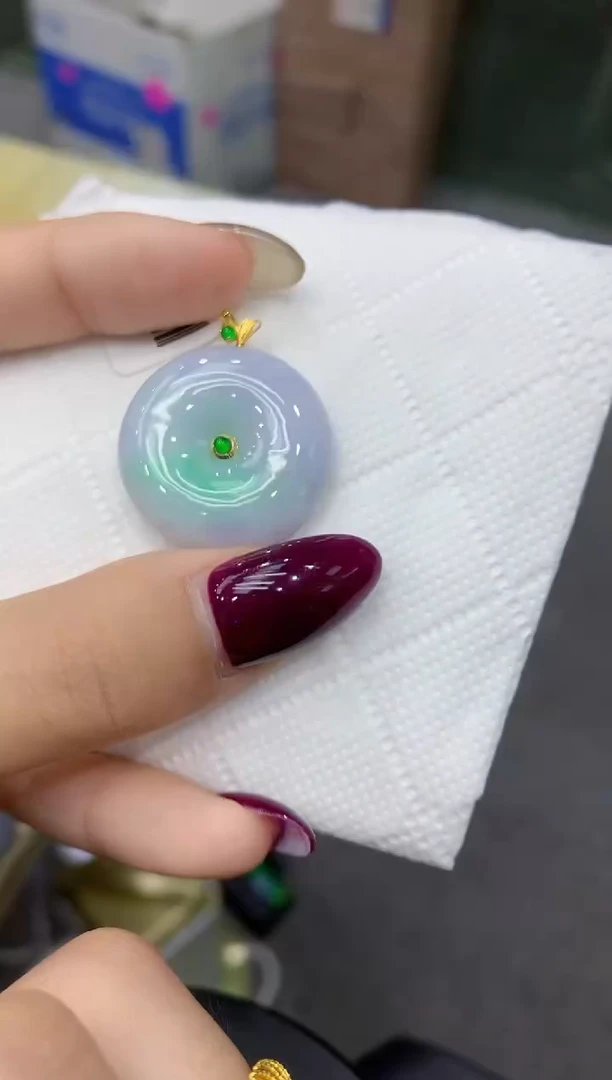 翡翠18K金镶嵌颈饰111111111111