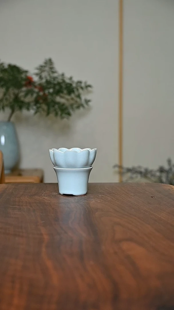 高莲花全瓷茶漏 天青 微瑕 无款