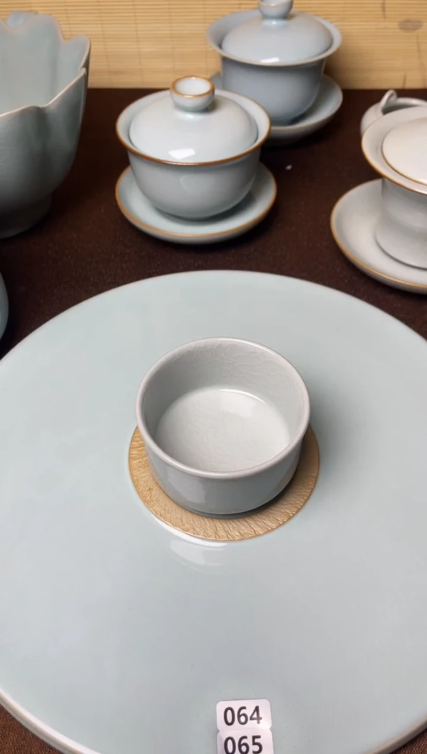 清仓价-微微瑕云雾月白釉纯手工卷足唇口杯