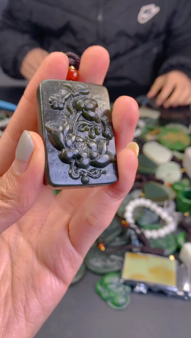 颈饰未镶嵌和田玉1