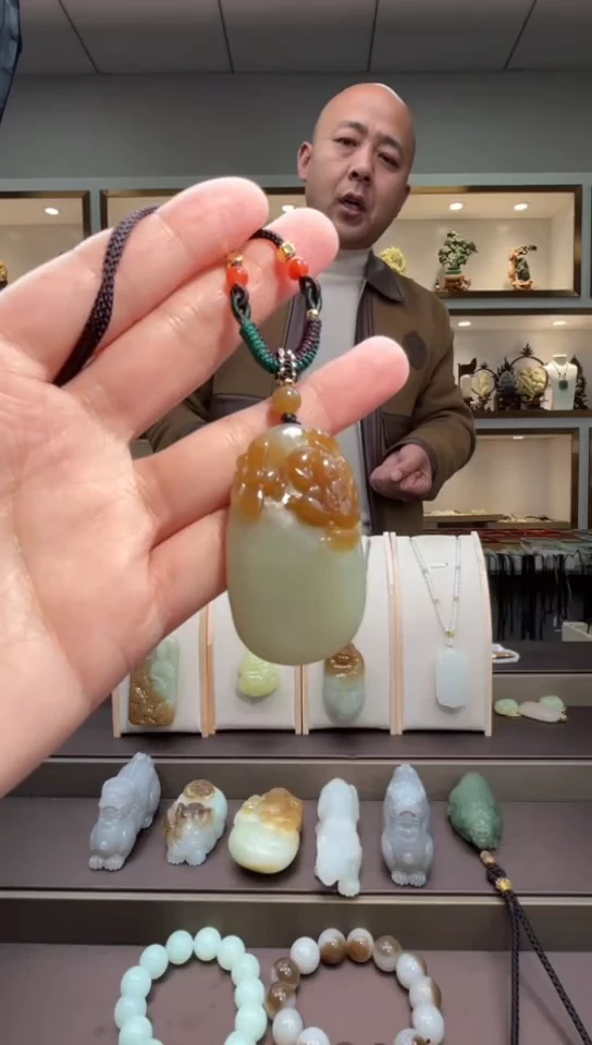 颈饰未镶嵌和田玉苏