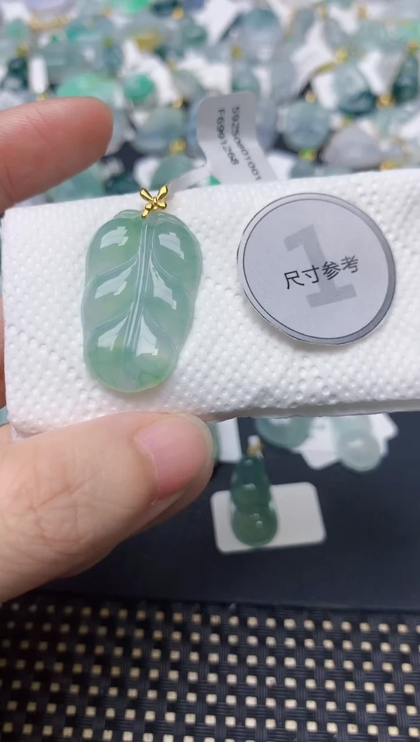 颈饰18K金镶嵌翡翠天然缅甸A货翡翠