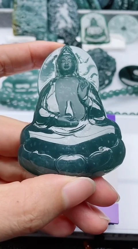 颈饰未镶嵌翡翠