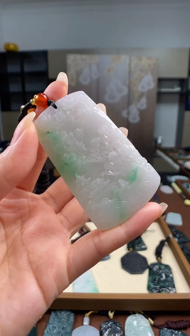 颈饰未镶嵌翡翠 多样性发其一