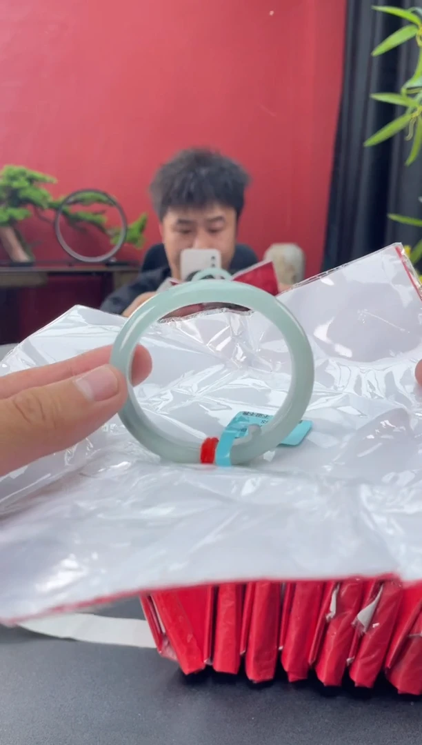 未镶嵌手镯（贵妃镯）翡翠6