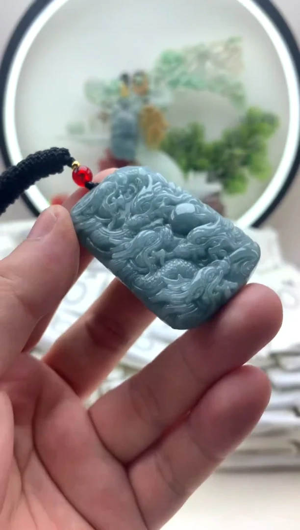 颈饰未镶嵌翡翠九龙牌有纹