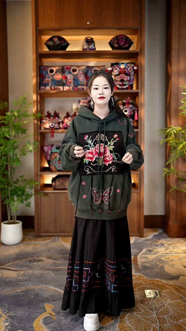 刺绣私人定制苗族手工衣服A9027