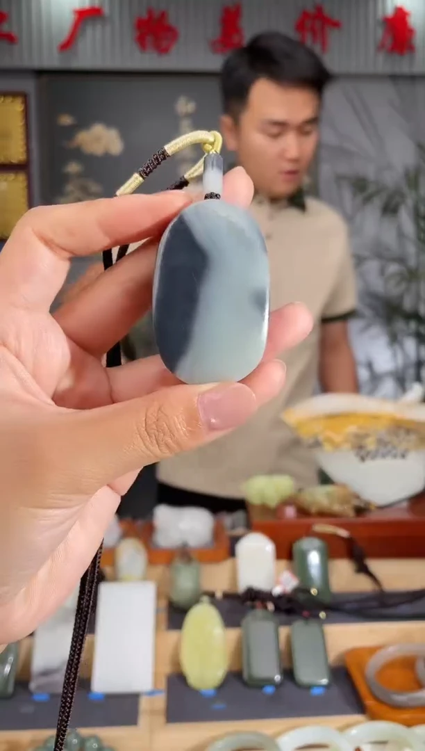 和田玉未镶嵌颈饰1