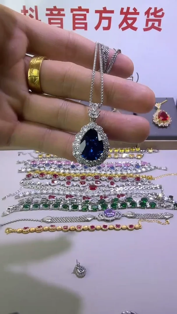 吊坠(赠链)蓝宝石18K金镶嵌511