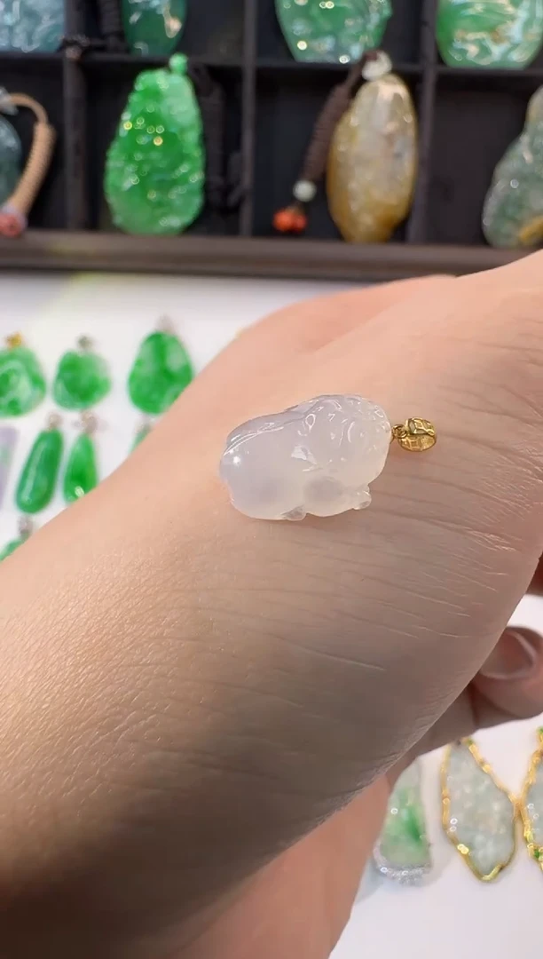 颈饰18K金镶嵌翡翠缅甸A货翡翠