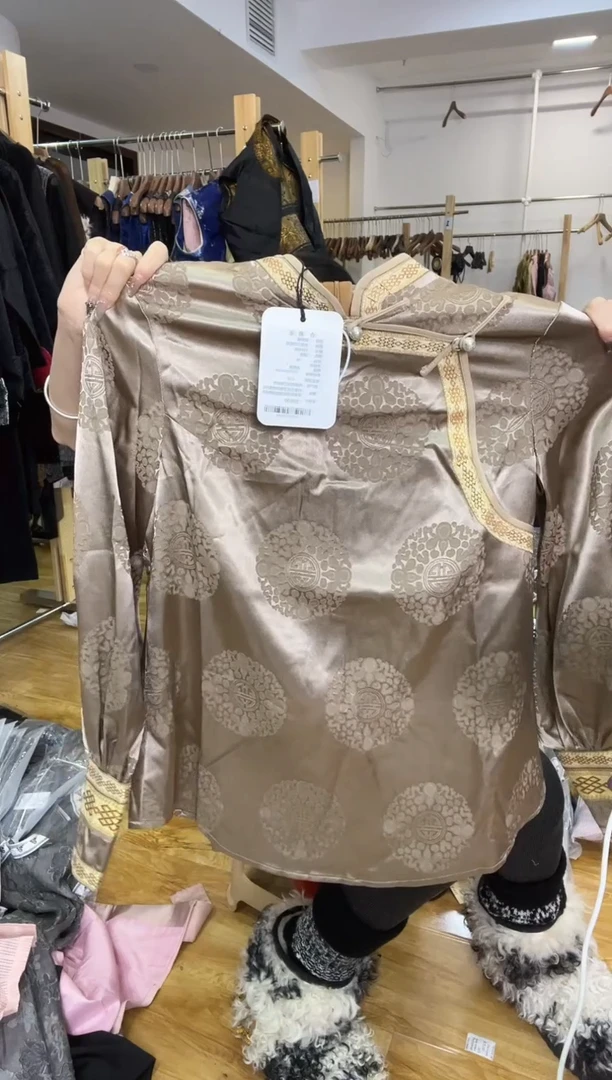 衬衣       M码       80-110斤（没有腰带）