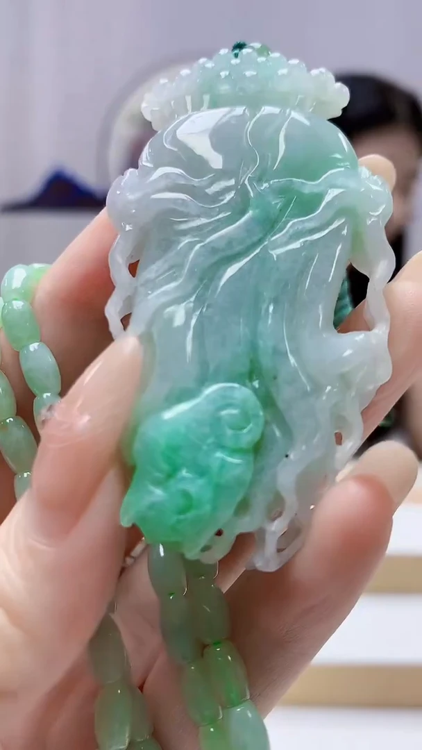 未镶嵌定制翡翠4812DD-毛货挂件赠珠链63