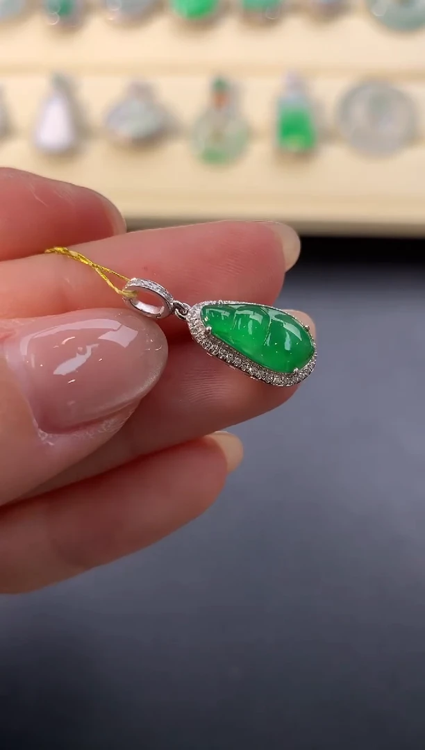 【闪购商品】翡翠颈饰18K金镶嵌W694