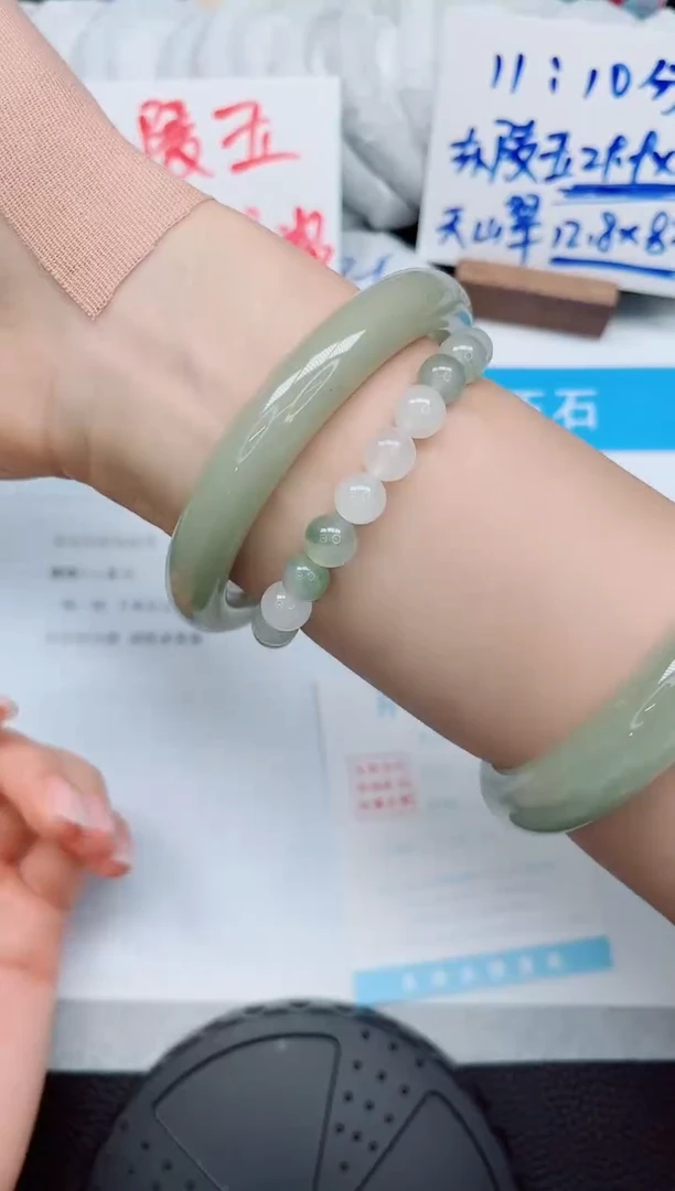 石英质玉手镯未镶嵌182-65