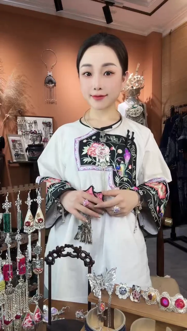 刺绣纯手工民族风服装
