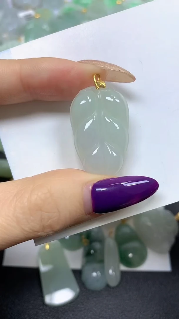 颈饰18K金镶嵌翡翠