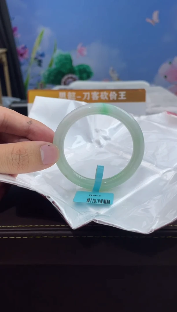 翡翠手镯未镶嵌1翡翠手镯