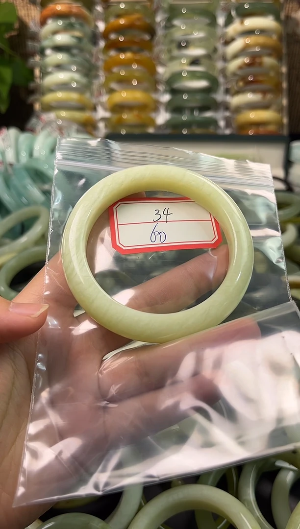 未镶嵌蛇纹石玉手镯岫玉手镯