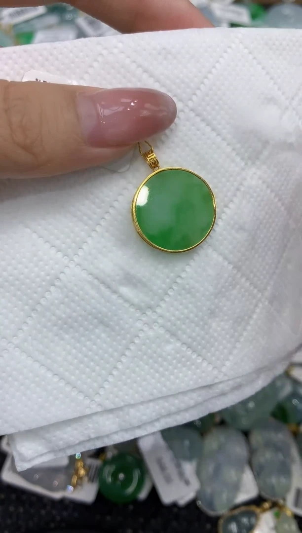 翡翠18K金镶嵌颈饰111111111111