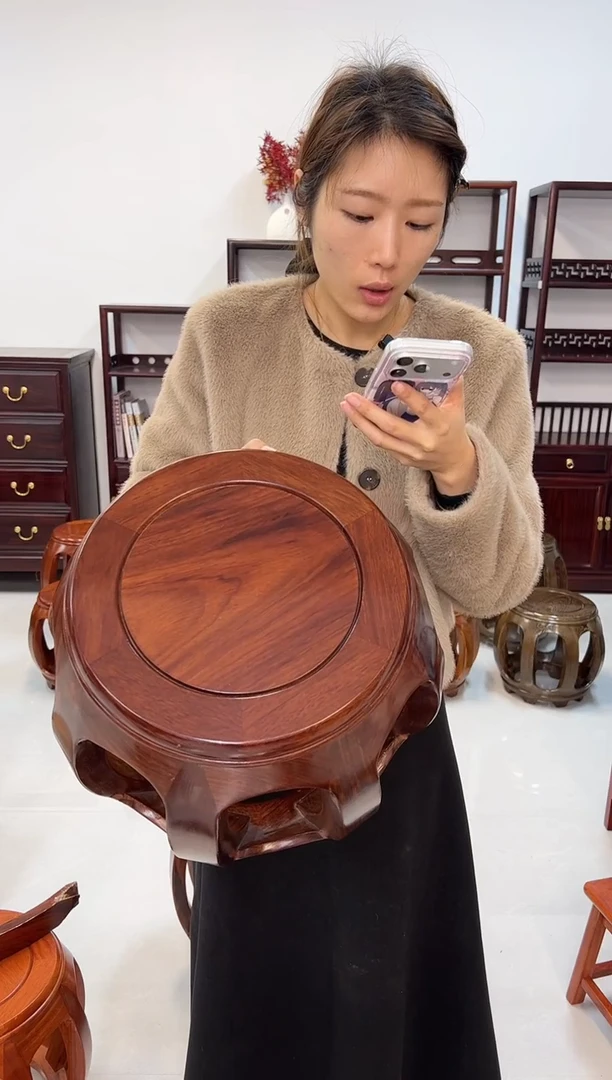 花梨木类家具一对亚花梨小号胡桃色鼓凳