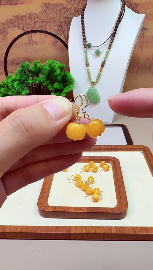 14K金镶嵌蜜蜡耳饰E01