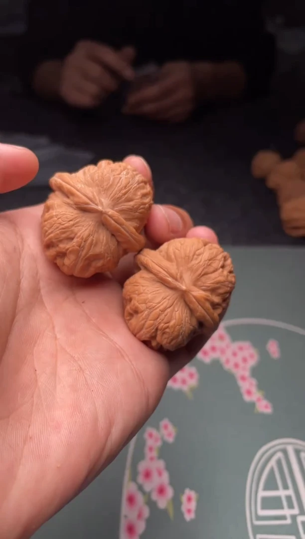 核桃a. 275  元宝 40尺