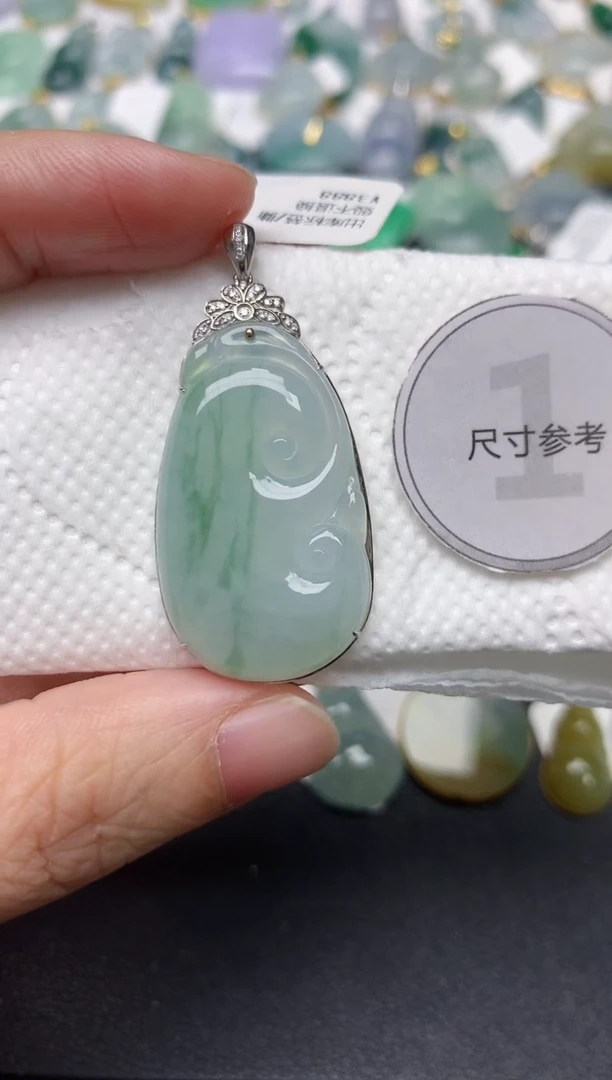 颈饰18K金镶嵌翡翠天然缅甸A货翡翠