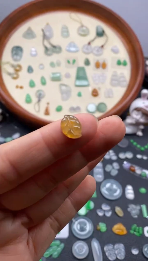 颈饰未镶嵌翡翠冰黄翡随形叶子/芬