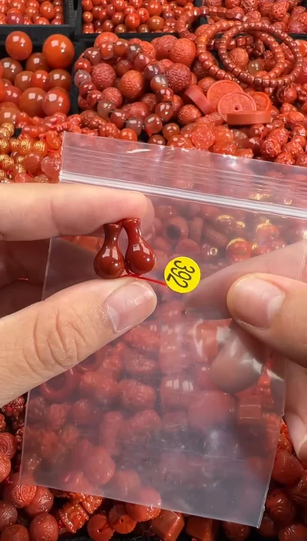 南红玛瑙未镶嵌颈饰1