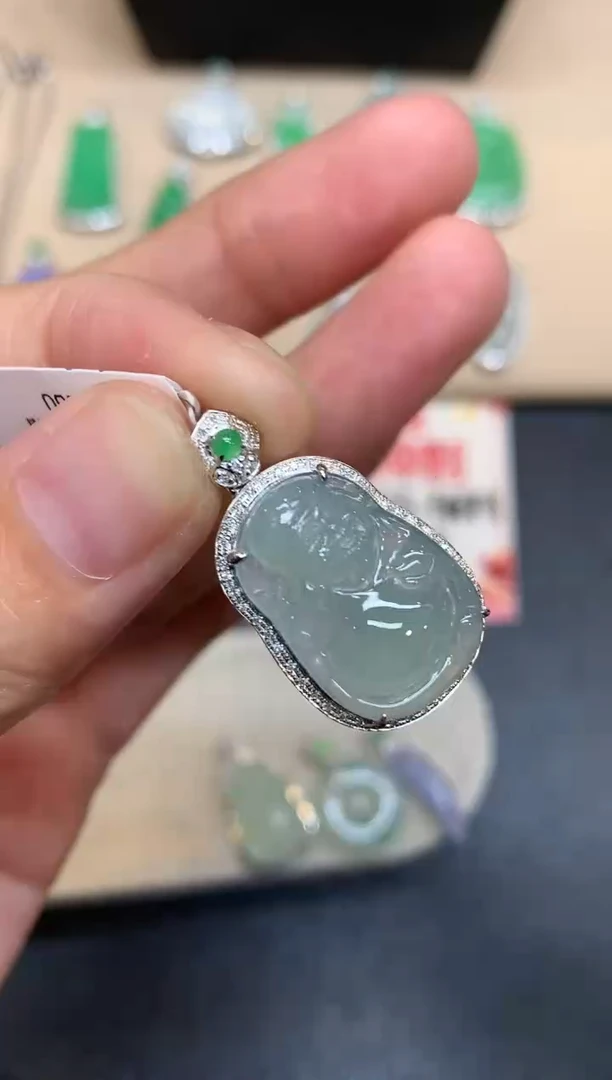 颈饰18K金镶嵌翡翠财神【无服务费